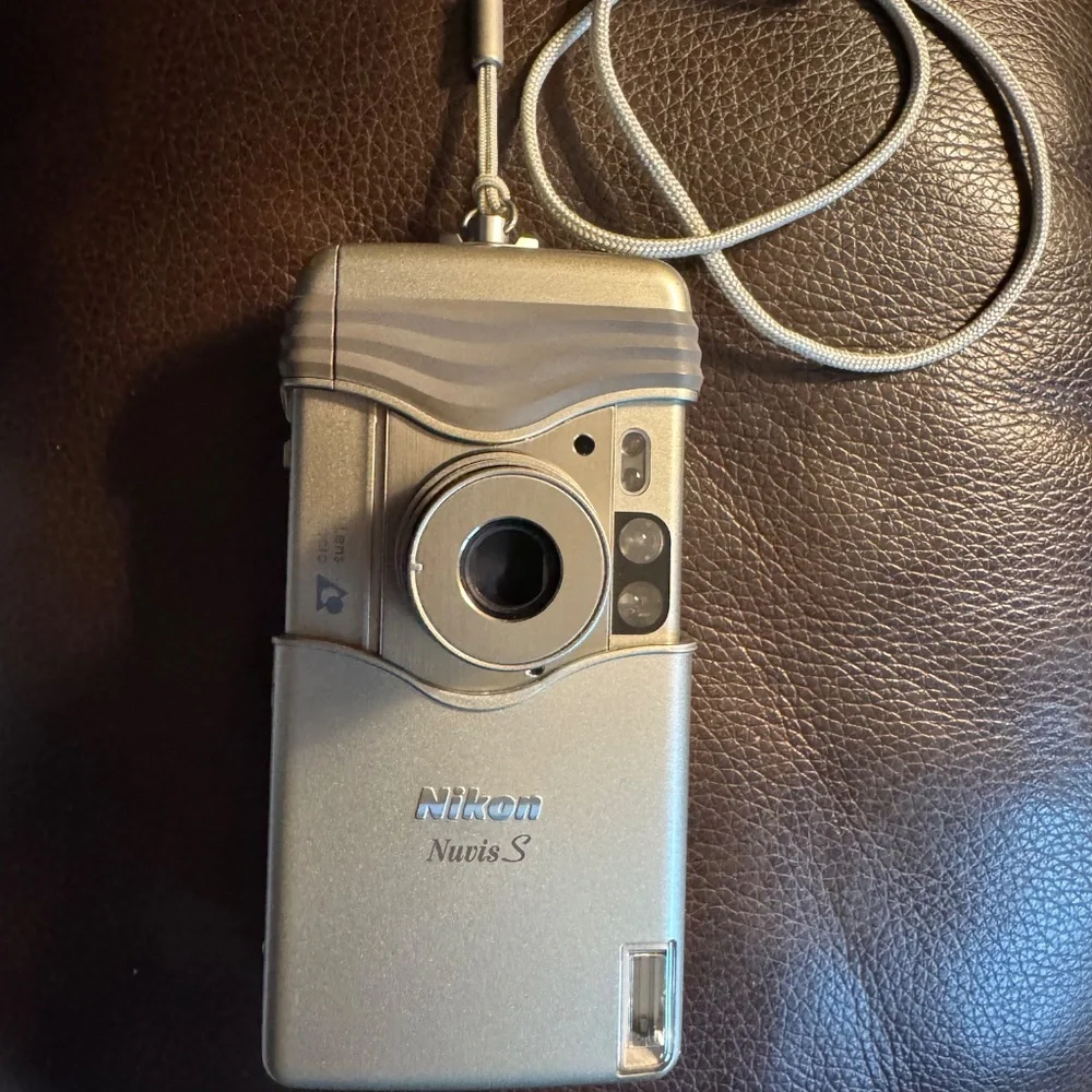 Nikon Nuvis S